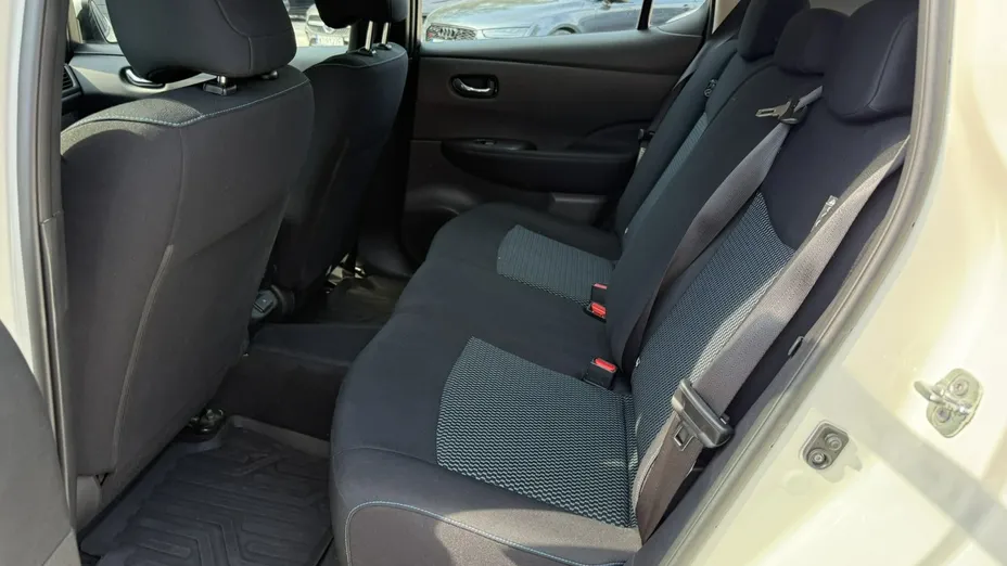 NISSAN Leaf -
