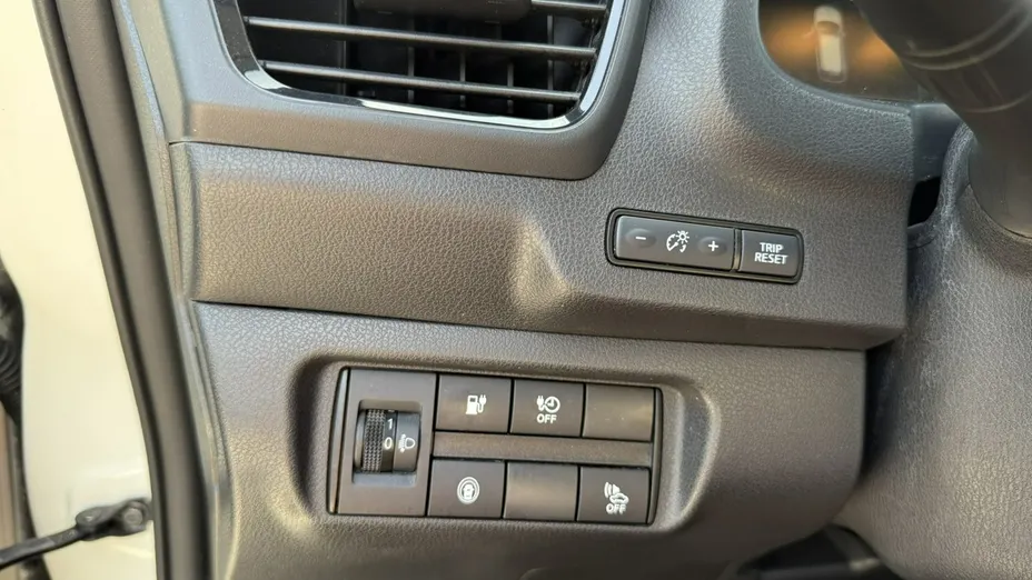 NISSAN Leaf -
