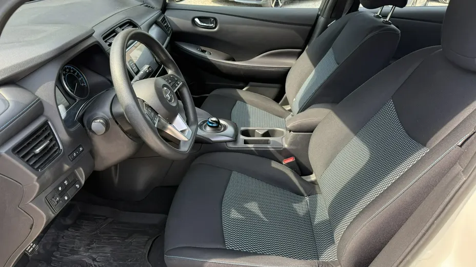NISSAN Leaf -