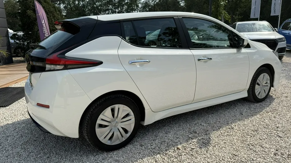 NISSAN Leaf -