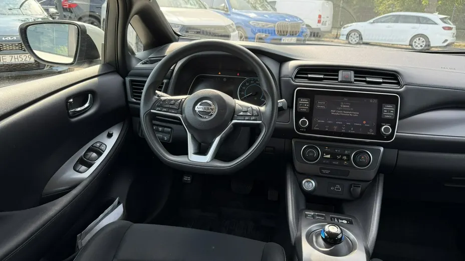 NISSAN Leaf -