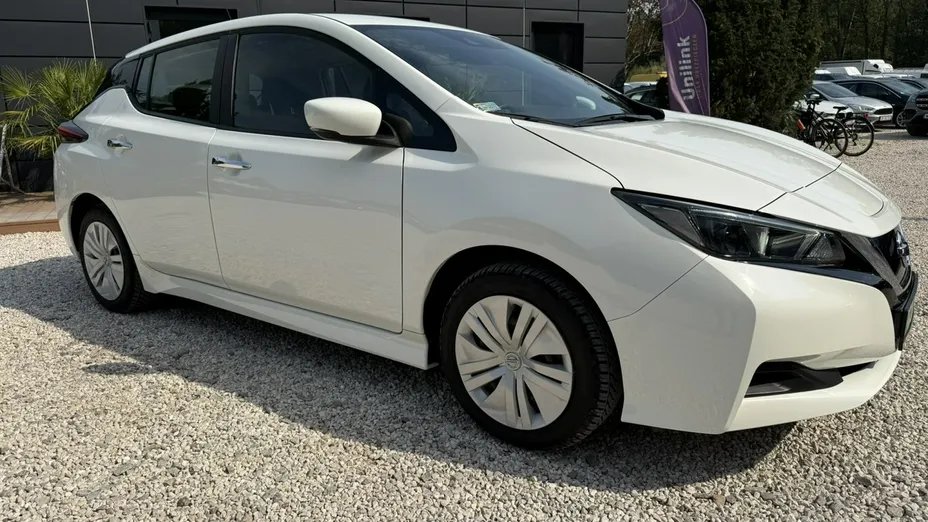 NISSAN Leaf -