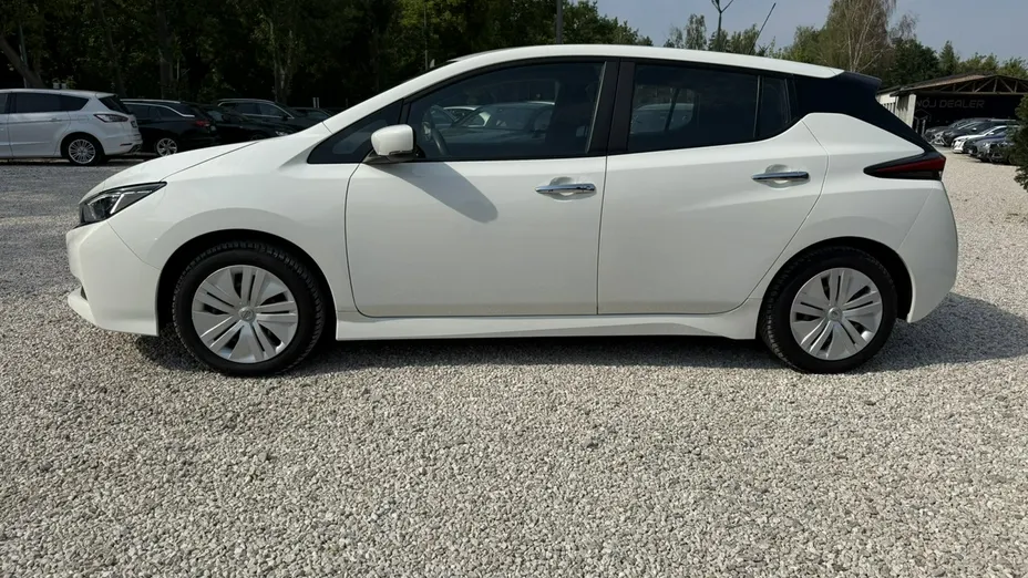 NISSAN Leaf -