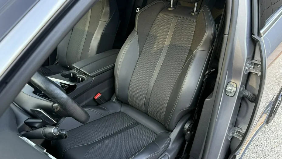 PEUGEOT 3008 -