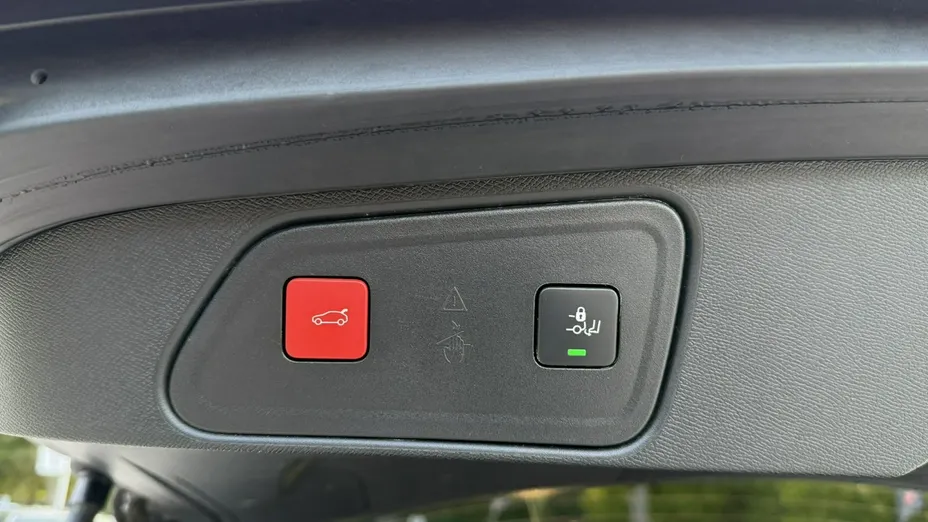 PEUGEOT 3008 -