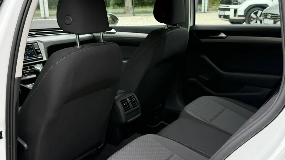 VOLKSWAGEN Passat -