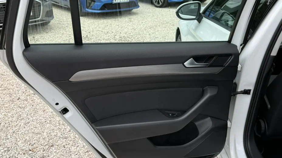 VOLKSWAGEN Passat -