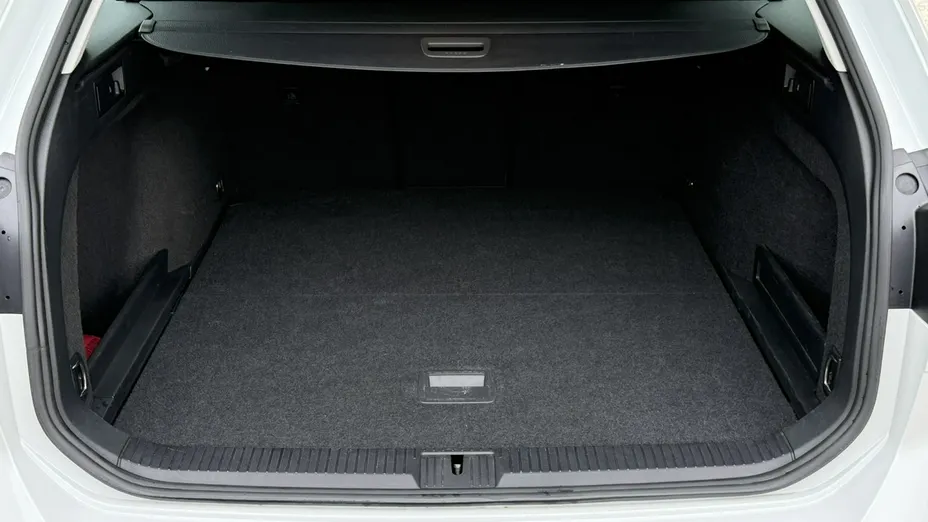 VOLKSWAGEN Passat -