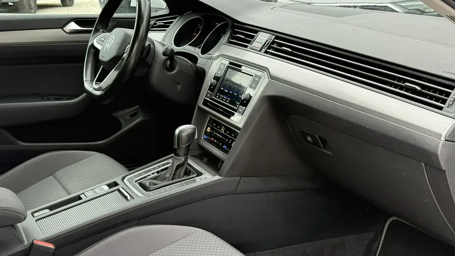 VOLKSWAGEN Passat -
