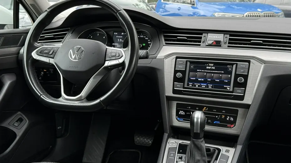 VOLKSWAGEN Passat -