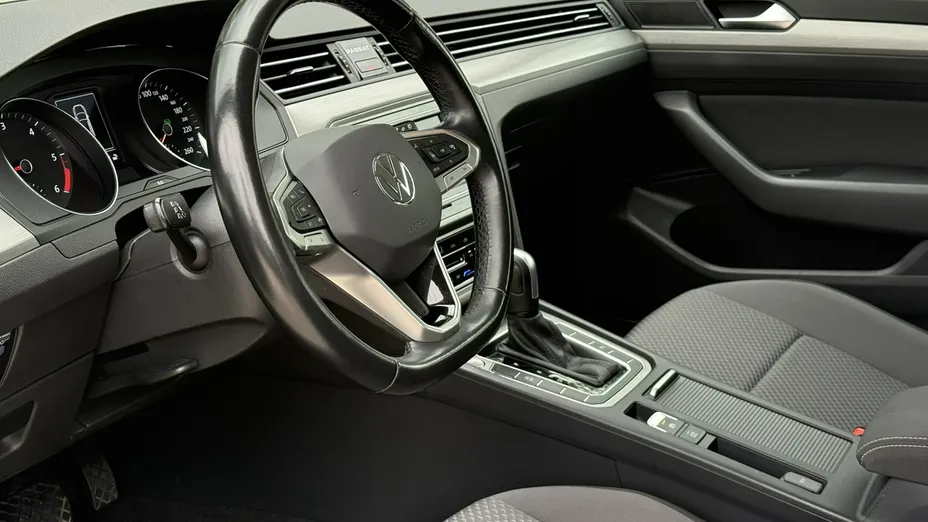 VOLKSWAGEN Passat -