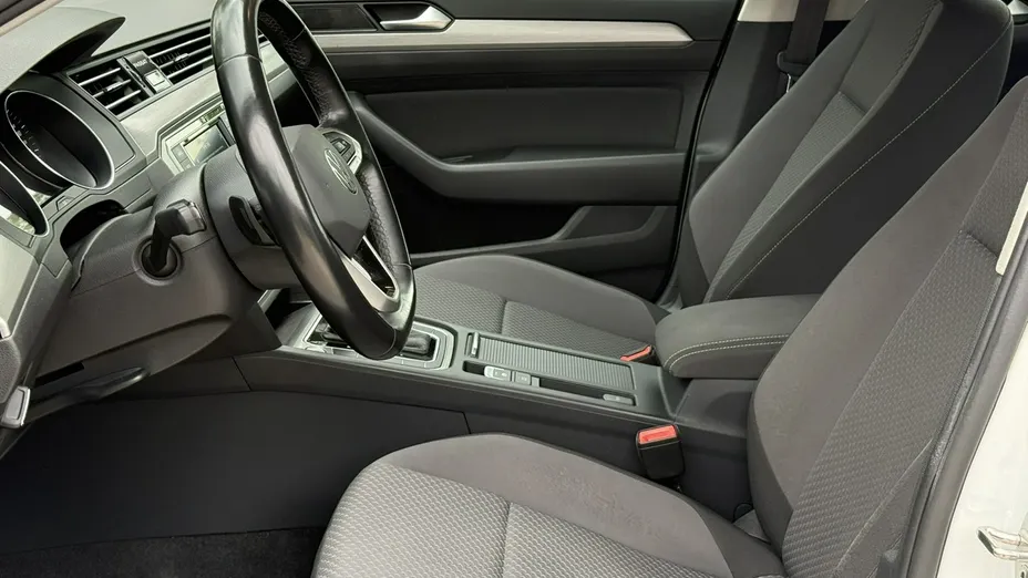 VOLKSWAGEN Passat -