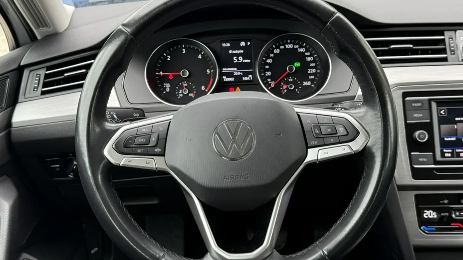 VOLKSWAGEN Passat -