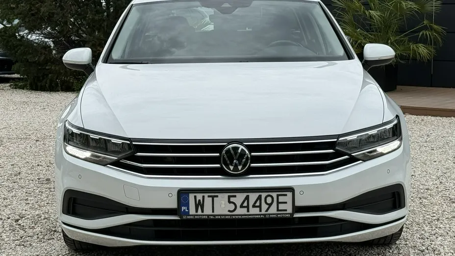 VOLKSWAGEN Passat -