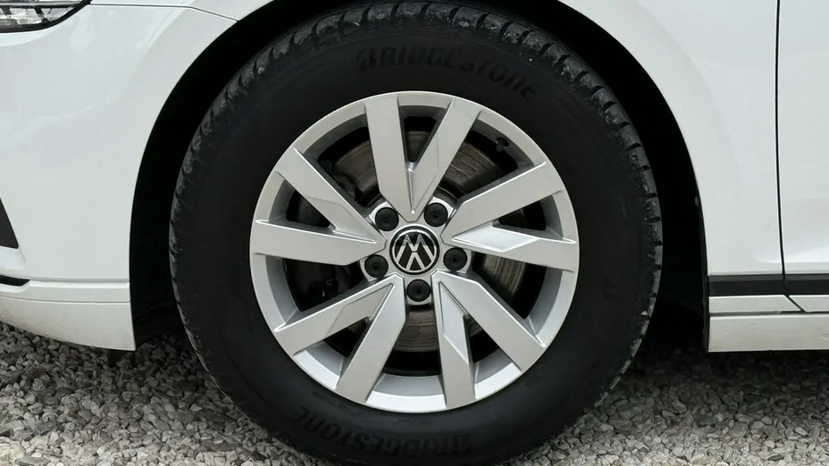 VOLKSWAGEN Passat -
