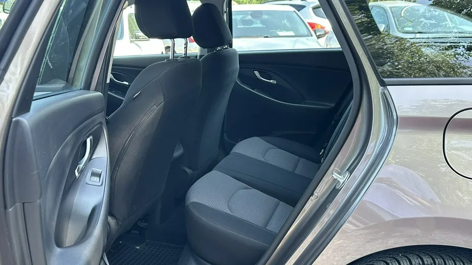HYUNDAI i30 -
