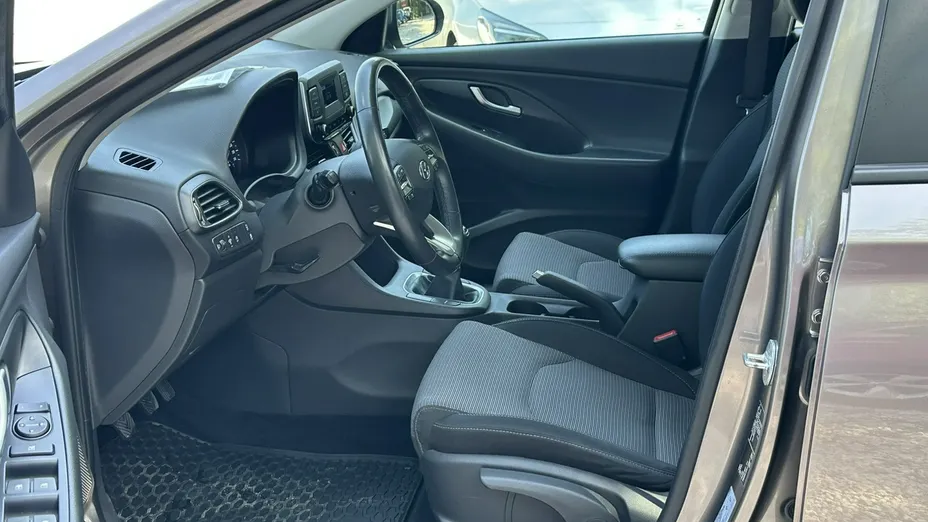 HYUNDAI i30 -