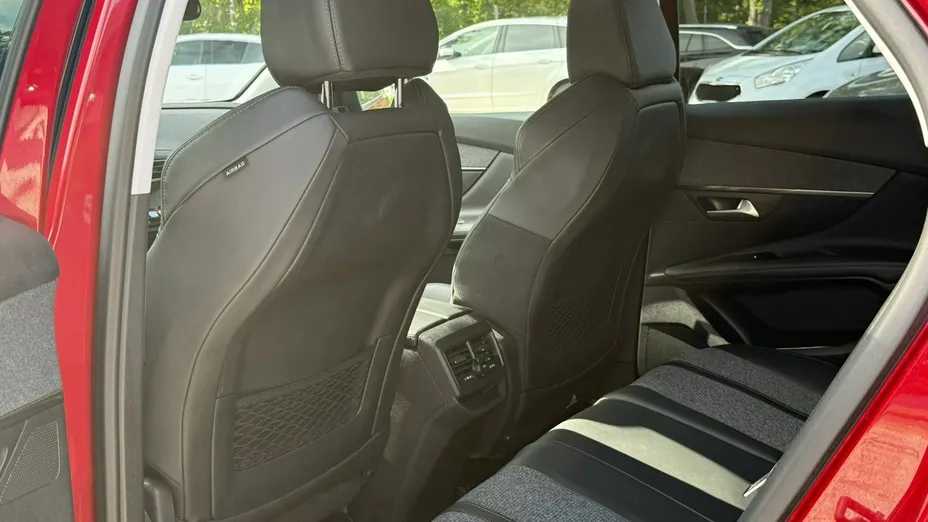 PEUGEOT 3008 -