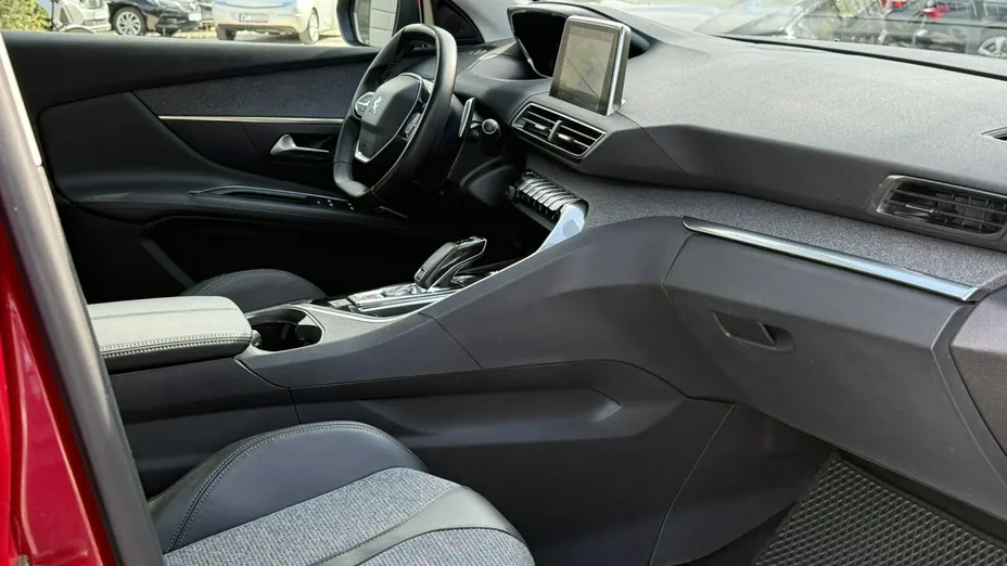PEUGEOT 3008 -