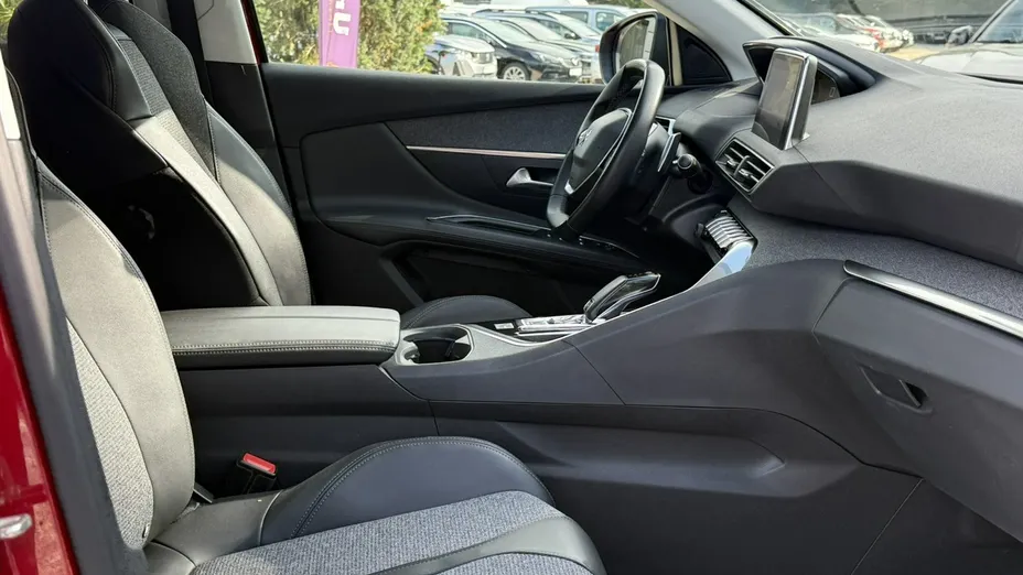 PEUGEOT 3008 -