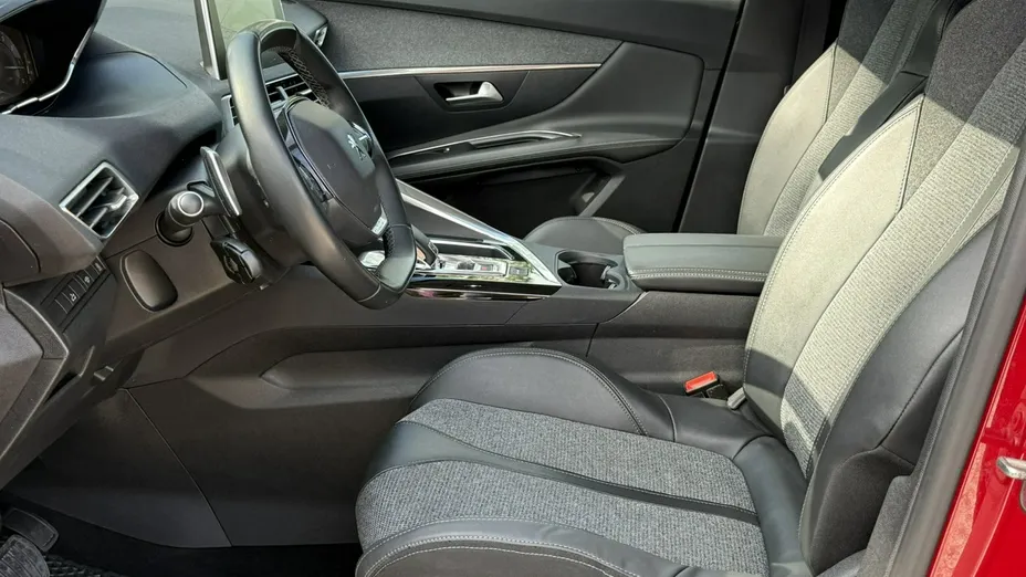 PEUGEOT 3008 -