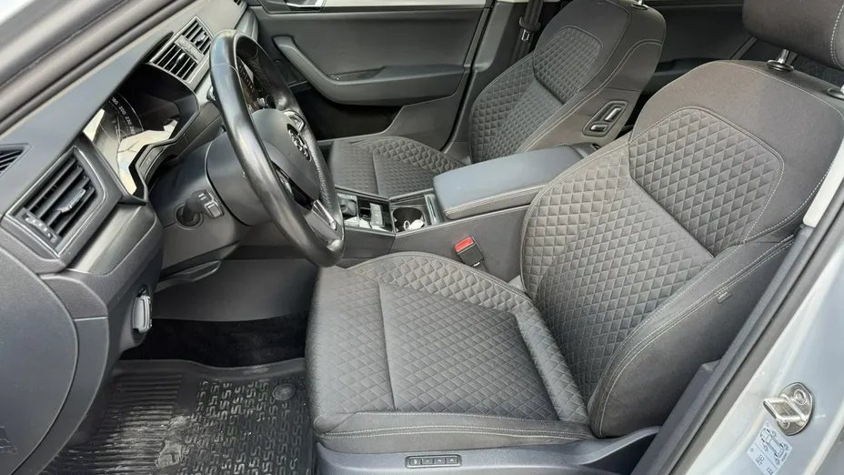 SKODA Superb -