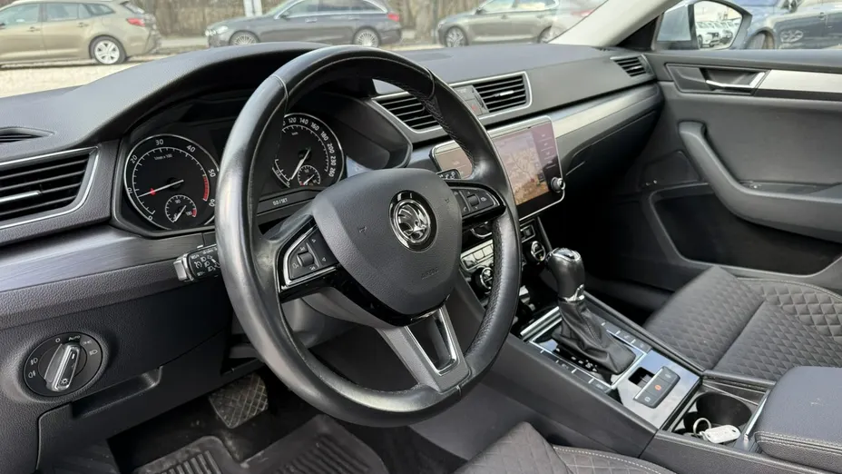 SKODA Superb -