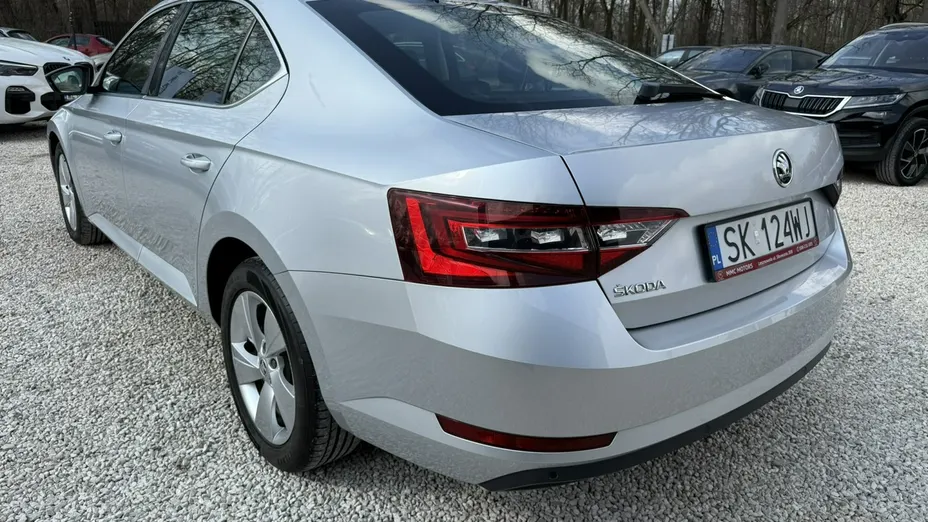 SKODA Superb -