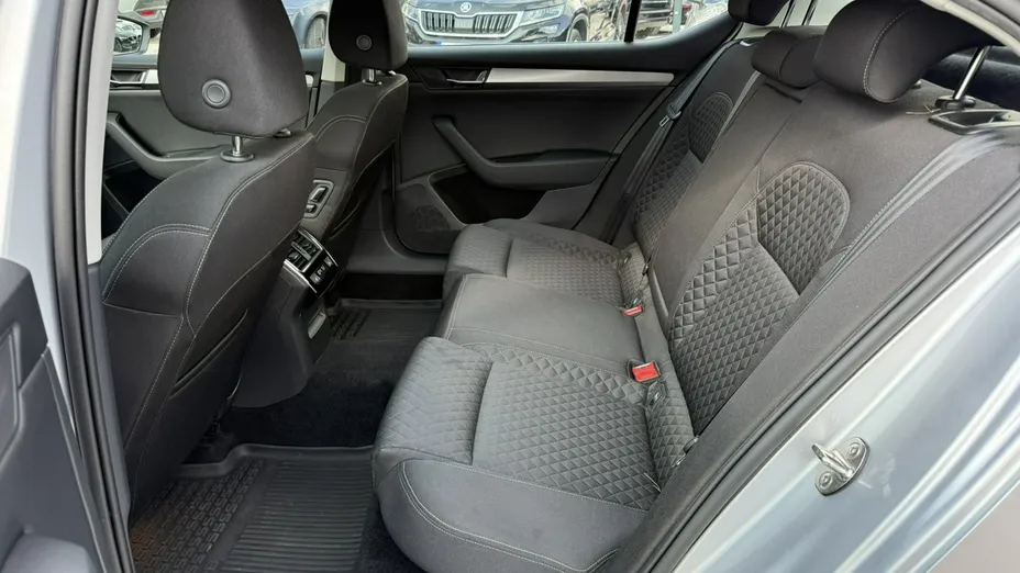 SKODA Superb -