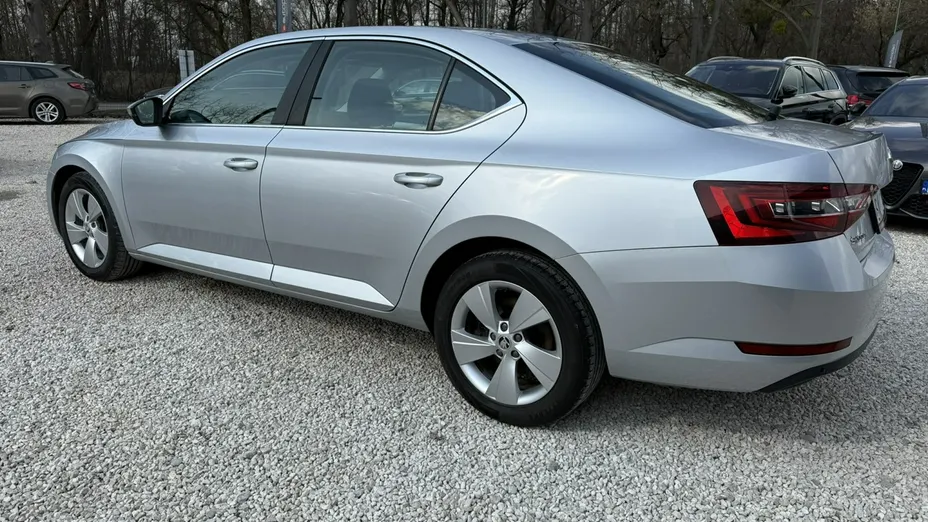 SKODA Superb -