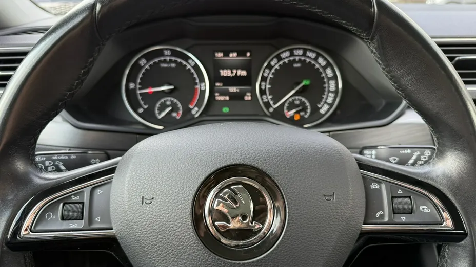 SKODA Superb -