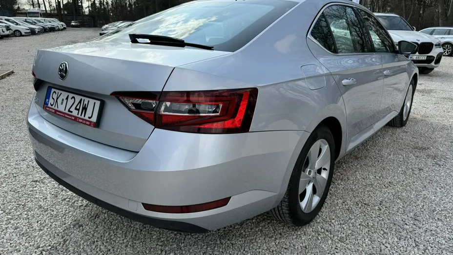 SKODA Superb -