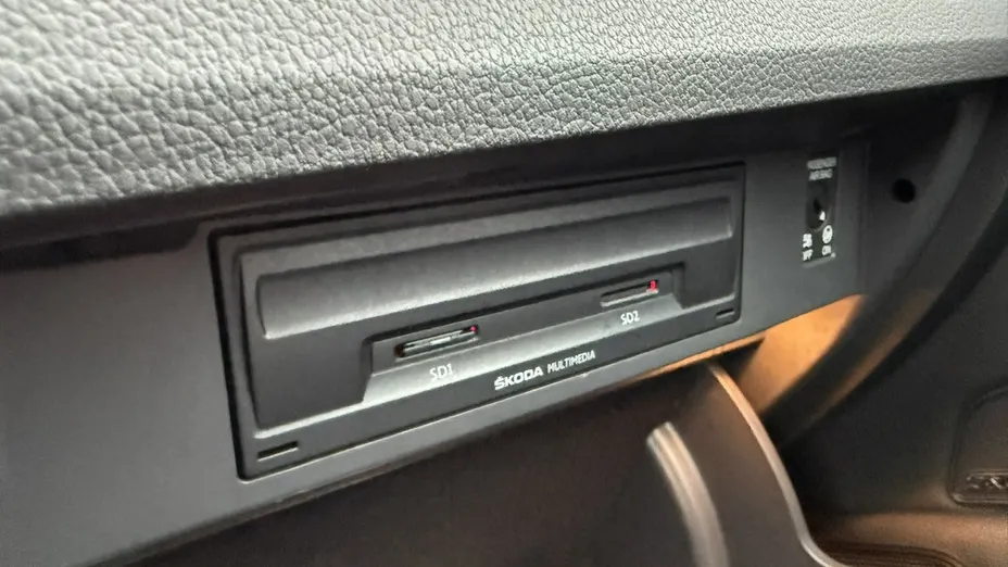 SKODA Superb -