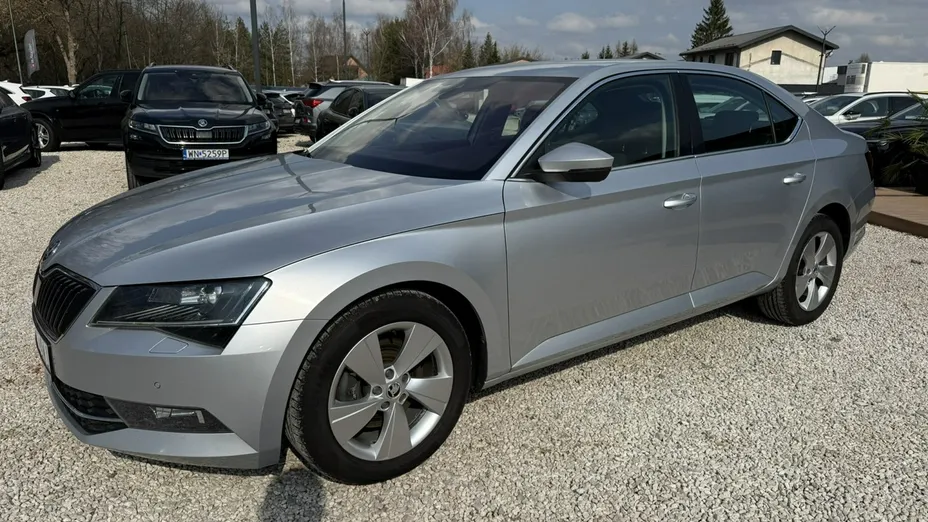SKODA Superb -