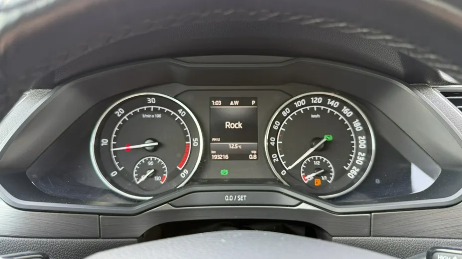 SKODA Superb -