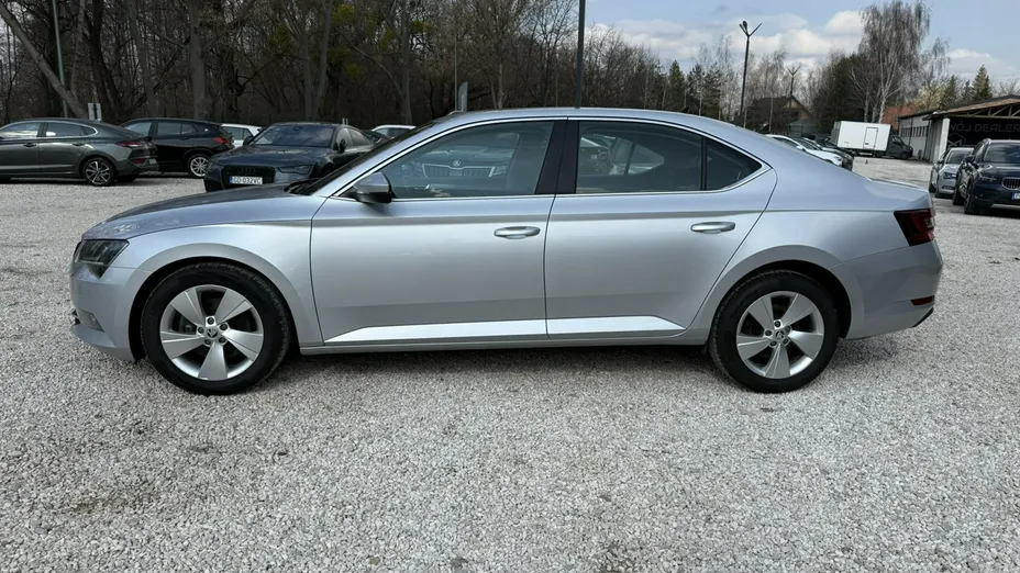 SKODA Superb -