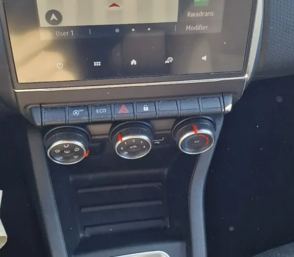 RENAULT Clio -