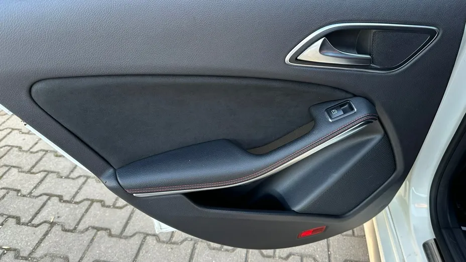 MERCEDES-BENZ CLA -