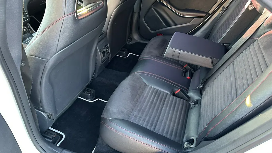 MERCEDES-BENZ CLA -