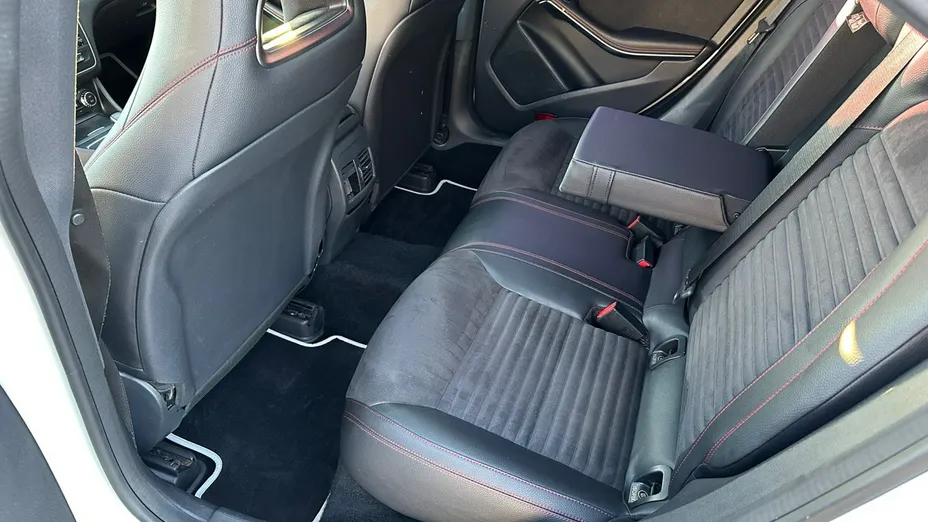 MERCEDES-BENZ CLA -