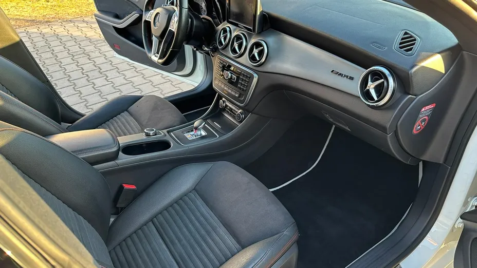 MERCEDES-BENZ CLA -