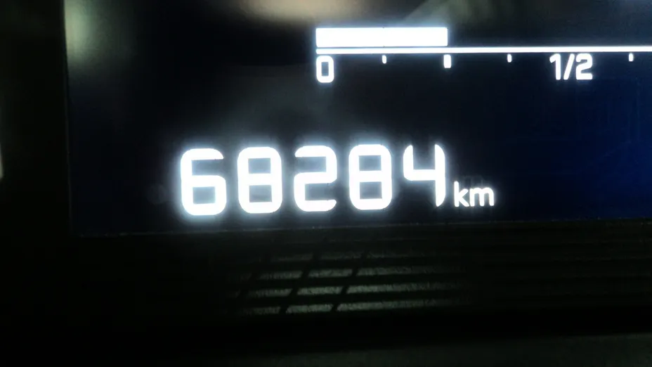 PEUGEOT 208 -