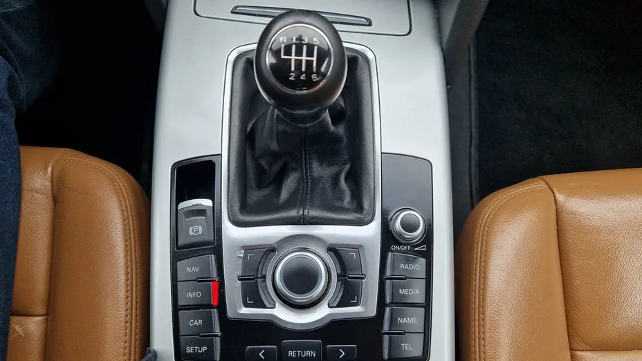 AUDI A6 -