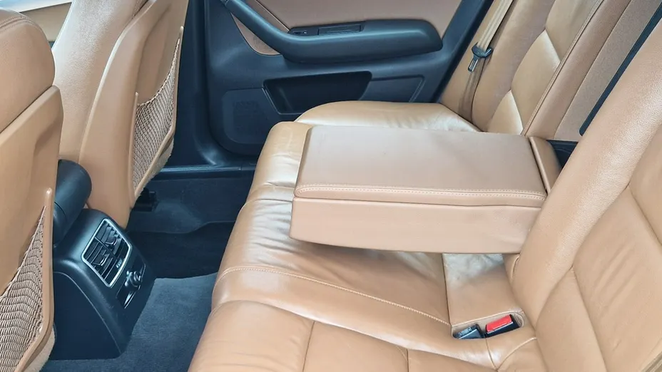 AUDI A6 -