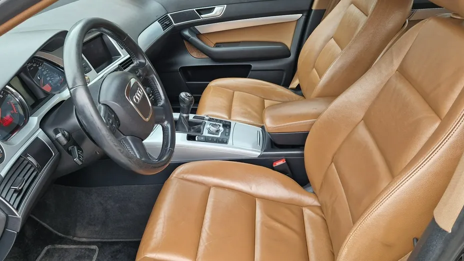 AUDI A6 -
