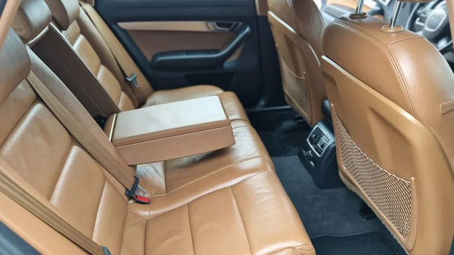 AUDI A6 -