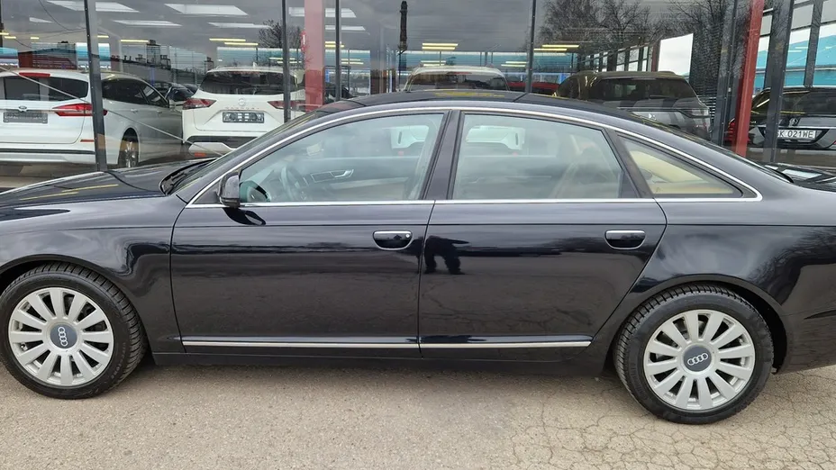 AUDI A6 -