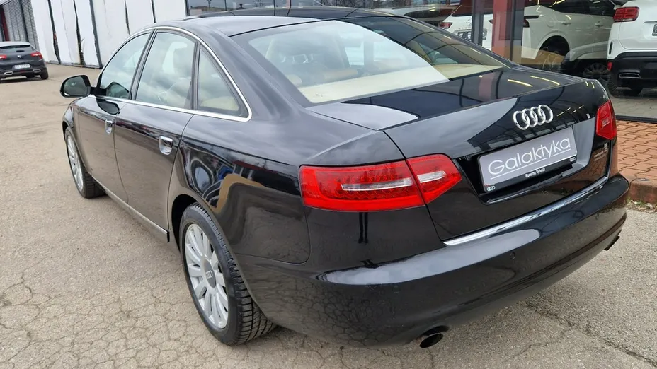 AUDI A6 -