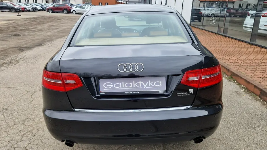AUDI A6 -