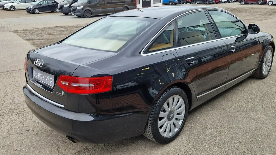 AUDI A6 -